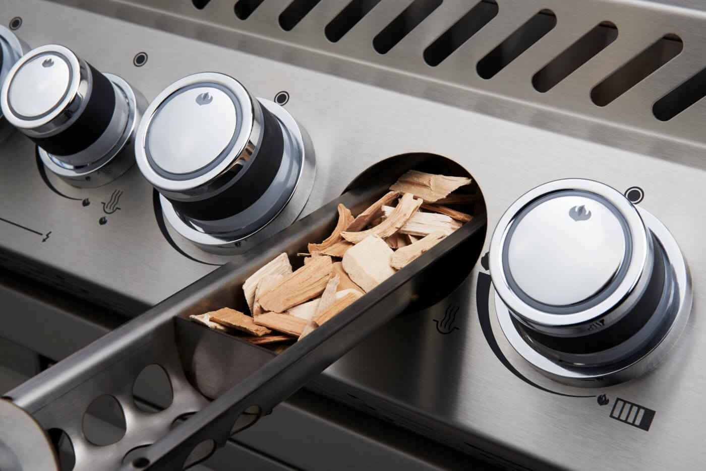 Elegant Patio Gas Grill with Infrared Rear Burner - Prestige PRO™ 665